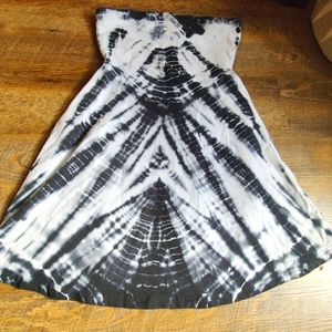 Women's black and white tie dye strapless dress
